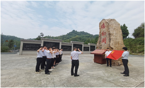 開乾投資集團機關(guān)黨支部開展“緬懷革命先烈 建設(shè)清廉國企”主題黨日活動